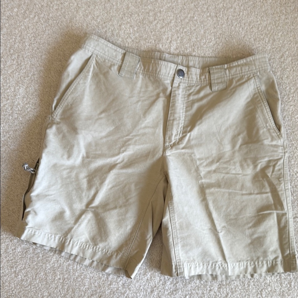 Columbia Men's Cargo Shorts in Tan